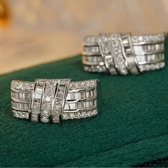 Women’s Fashion Earrings - NWT - Picture 4 of 7